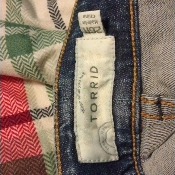 Torrid boot cut/flare leg jeans 26R - Picture 3 of 4
